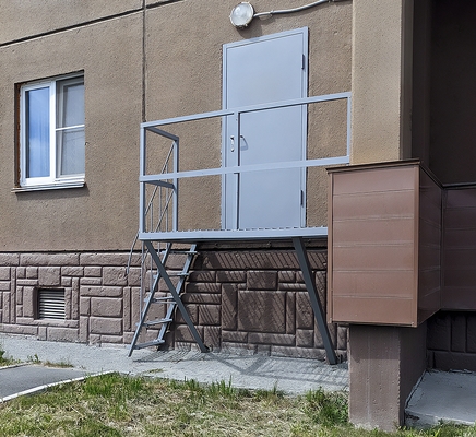 Дверь в электрощитовую